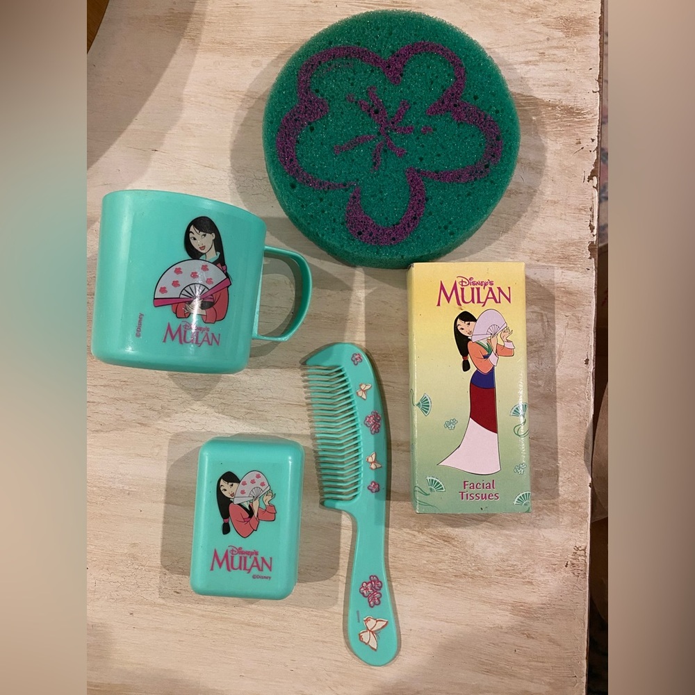 Walt Disney’s Vintage Mulan Toiletry Travel Set